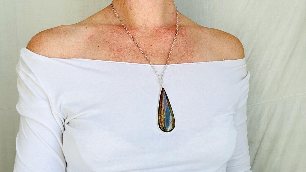 Labradorite Pendant Necklace. Heavy Sterling Silver Chain. 4167