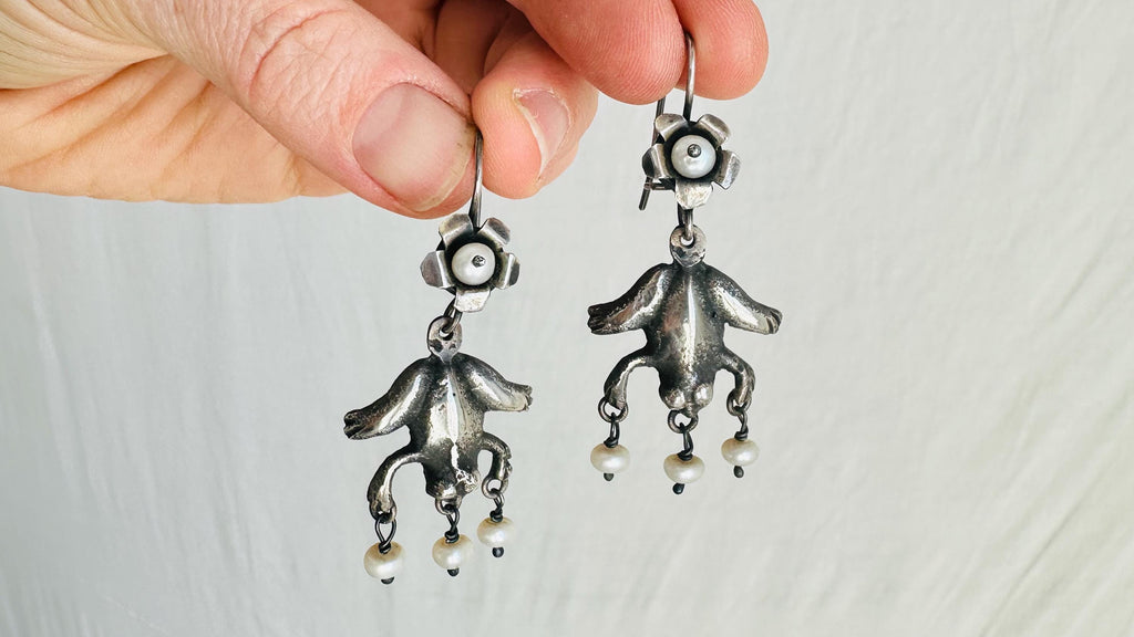 Vintage Oaxacan Frog Earrings. Cast Sterling Silver Jewelry from Mexico. Frida Kahlo. 4171